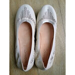 Vionic ballet flat white capsule wardrobe quiet luxury career minimalist 8M